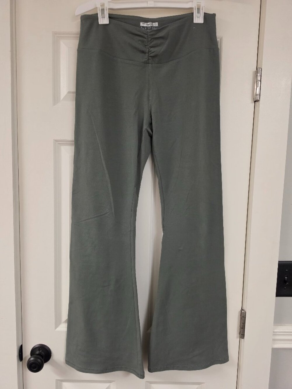 Forever 21 Flare green leggings with ruched waistband detail, size XL